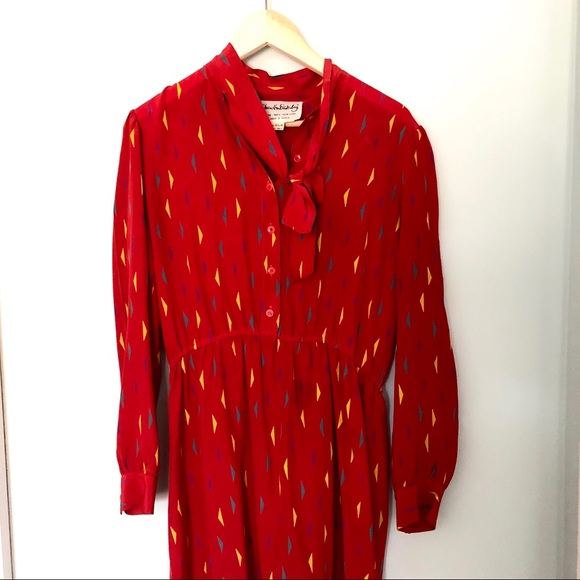 Dresses & Skirts - Gorgeous Vintage DVF Silk dress